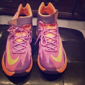 Nike ZOOM!! Basketball sneaker